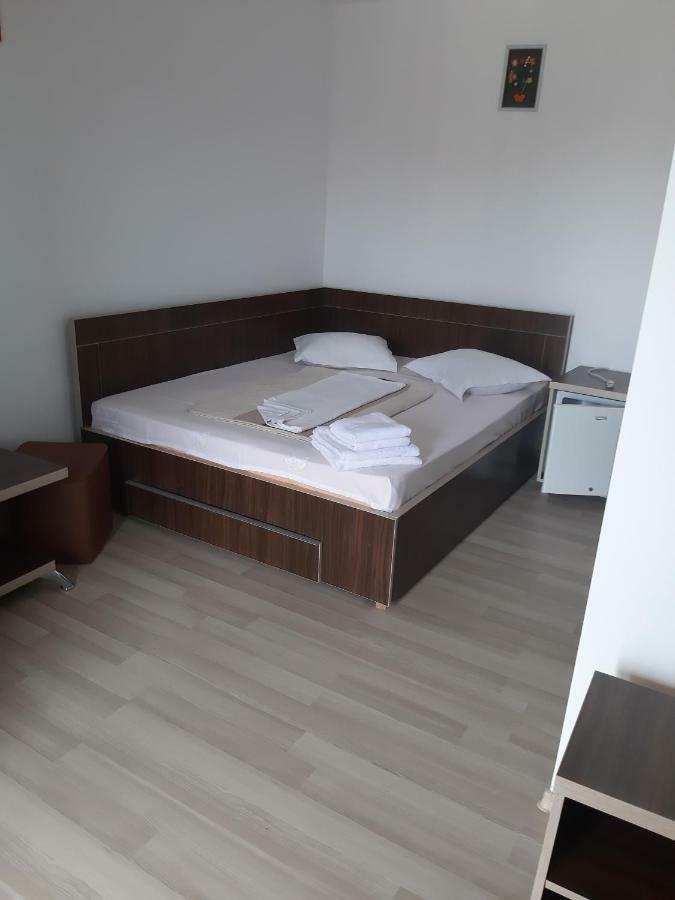 La Babusca Hotel 2 Mai Bagian luar foto